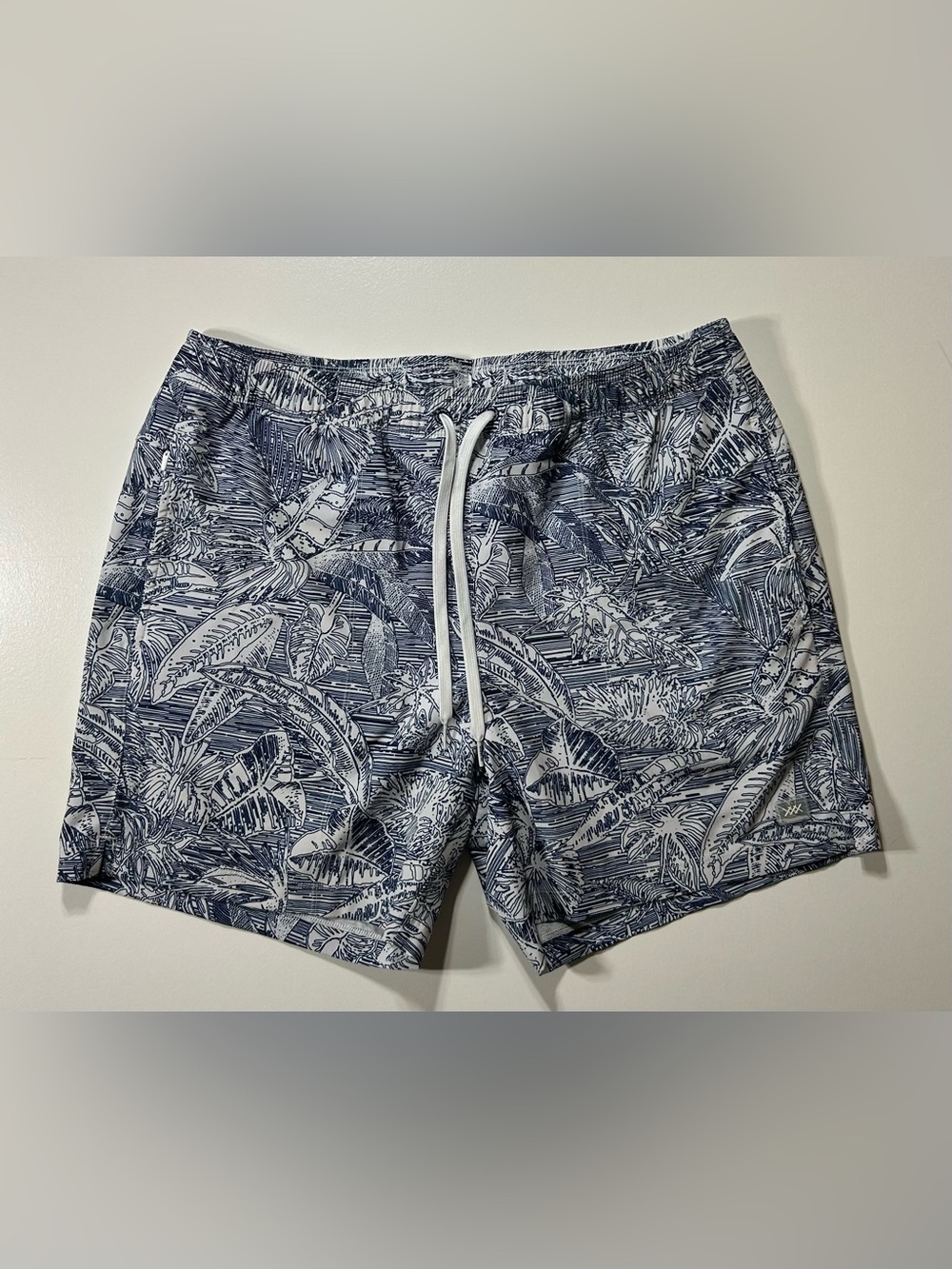 Men’s Rhône lined swim trunks foliage print blue white size large EUC LIKE NEW